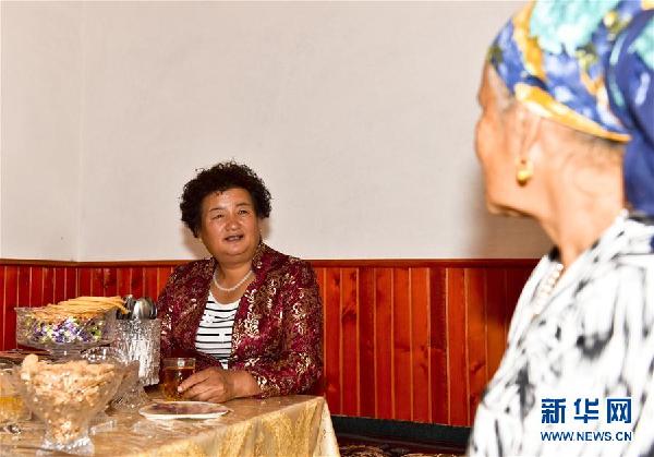 (十九大代表風采·圖文互動)(3)“農(nóng)民”李元敏:打造村民引以為豪的新“蓋買”