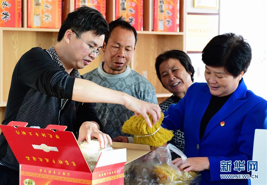 (十九大代表在基層·圖文互動(dòng))(2)沈騰香:保護(hù)好綠水青山 圓鄉(xiāng)親們小康夢(mèng)