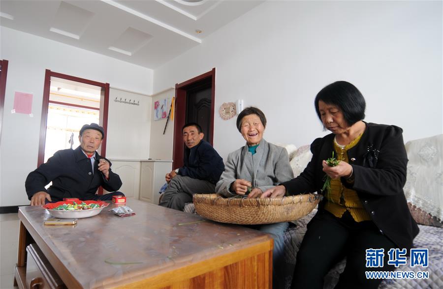 （新華全媒頭條&middot;圖文互動）（1）開啟新征程　譜寫新史詩&mdash;&mdash;以習(xí)近平同志為核心的黨中央引領(lǐng)中國特色社會主義進入新時代