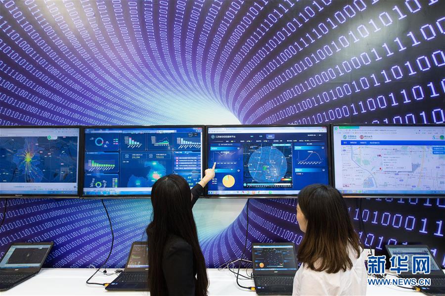 （新華全媒頭條&middot;圖文互動(dòng)）（10）開啟新征程　譜寫新史詩&mdash;&mdash;以習(xí)近平同志為核心的黨中央引領(lǐng)中國特色社會(huì)主義進(jìn)入新時(shí)代