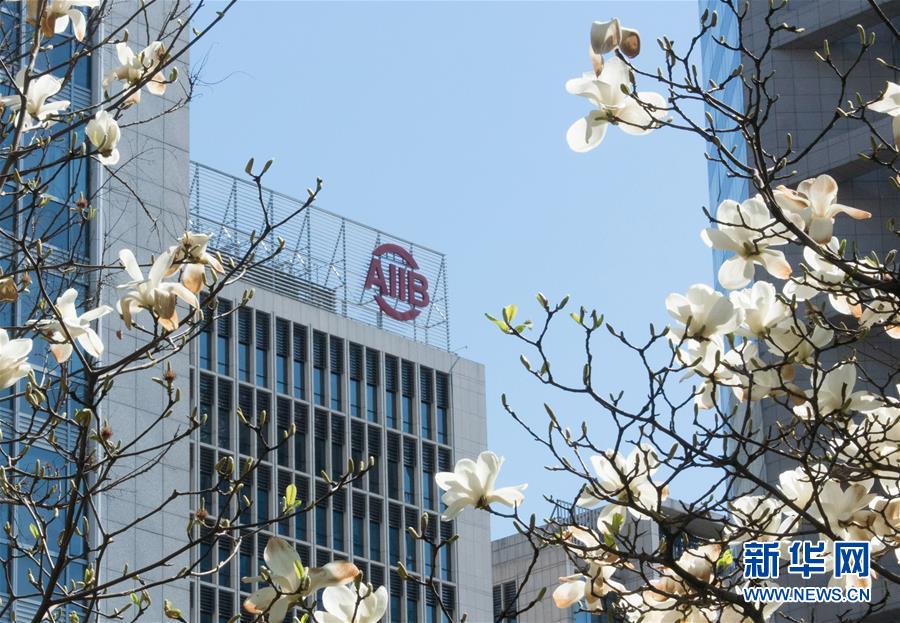 （新華全媒頭條&middot;圖文互動(dòng)）（16）開啟新征程　譜寫新史詩(shī)&mdash;&mdash;以習(xí)近平同志為核心的黨中央引領(lǐng)中國(guó)特色社會(huì)主義進(jìn)入新時(shí)代