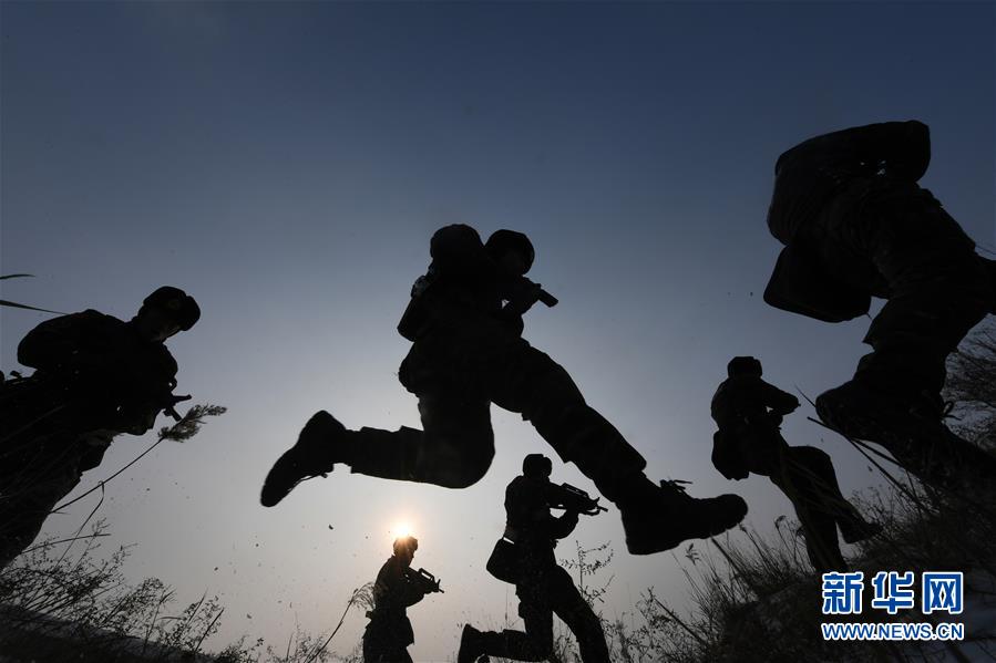 （新華全媒頭條&middot;圖文互動(dòng)）（12）備戰(zhàn)踏上新起點(diǎn)，練兵展現(xiàn)新氣象&mdash;&mdash;2018中國(guó)軍隊(duì)新年開訓(xùn)全景大掃描