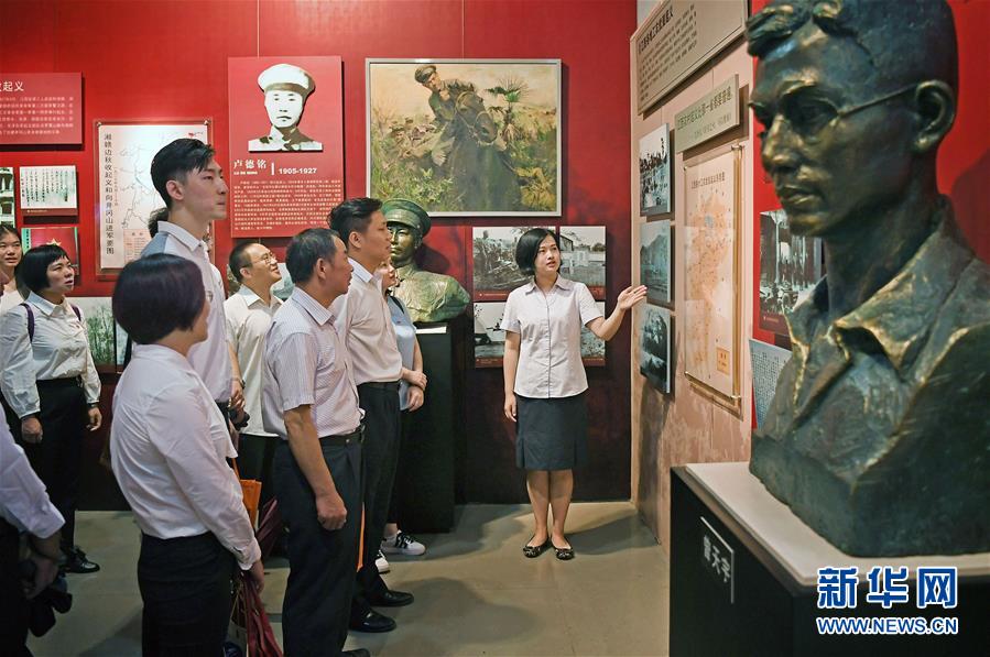 (新華全媒頭條·圖文互動(dòng))(7)全黨來(lái)一個(gè)大學(xué)習(xí)——新時(shí)代中國(guó)共產(chǎn)黨人的理論自覺(jué)