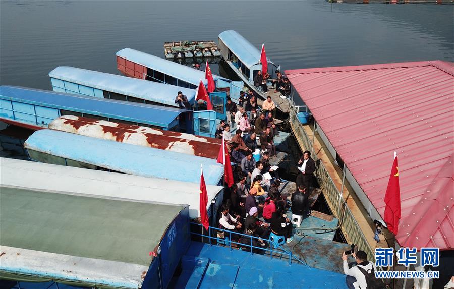 （新華全媒頭條&middot;圖文互動(dòng)）（10）全黨來一個(gè)大學(xué)習(xí)&mdash;&mdash;新時(shí)代中國共產(chǎn)黨人的理論自覺