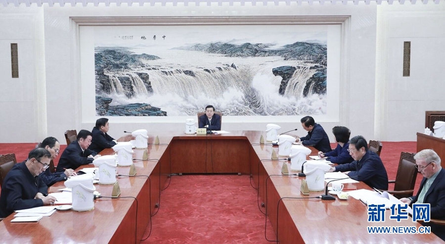 1月22日，中共十二屆全國(guó)人大常委會(huì)黨組在北京召開會(huì)議，認(rèn)真學(xué)習(xí)領(lǐng)會(huì)習(xí)近平總書記在黨的十九屆二中全會(huì)上的重要講話精神，研究全國(guó)人大常委會(huì)貫徹落實(shí)全會(huì)精神、做好憲法修改相關(guān)工作。全國(guó)人大常委會(huì)委員長(zhǎng)、常委會(huì)黨組書記張德江主持會(huì)議并講話。新華社記者 丁林 攝