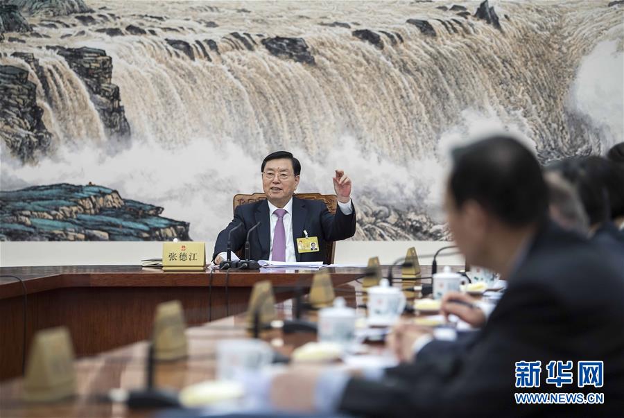 1月29日，十二屆全國(guó)人大常委會(huì)第一百零九次委員長(zhǎng)會(huì)議在北京人民大會(huì)堂舉行，張德江委員長(zhǎng)主持會(huì)議。 新華社記者 李濤 攝