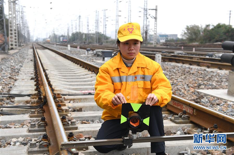 （走基層 聽民聲）（5）鐵路線上的&ldquo;鏗鏘玫瑰&rdquo;