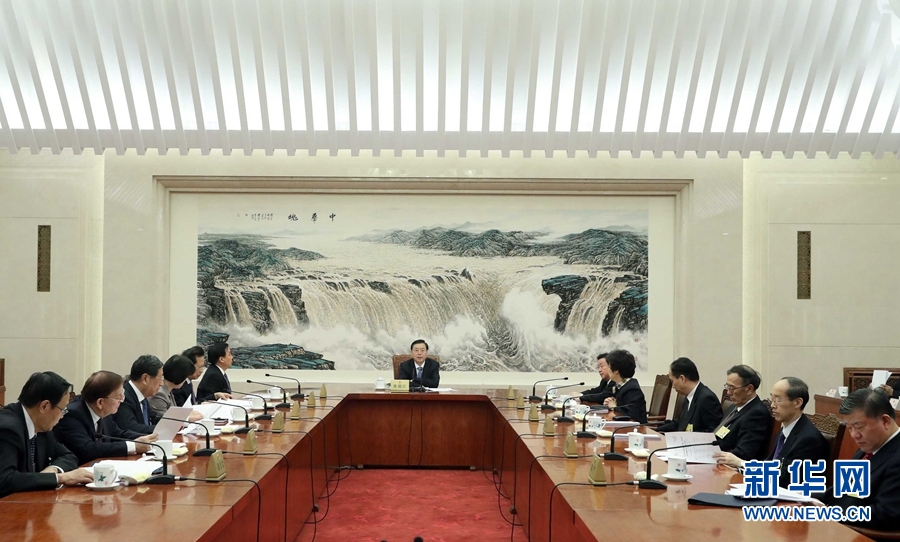 2月23日，十二屆全國(guó)人大常委會(huì)第一百一十三次委員長(zhǎng)會(huì)議在北京人民大會(huì)堂舉行，張德江委員長(zhǎng)主持。 新華社記者 劉衛(wèi)兵 攝