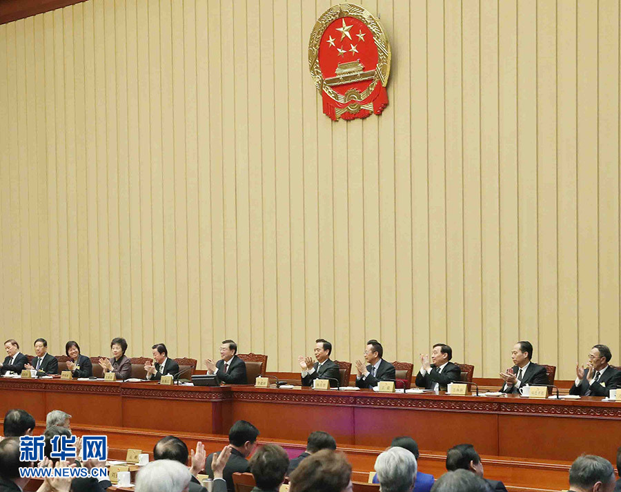 2月24日，全國人大常委會(huì)委員長張德江在北京主持十二屆全國人大常委會(huì)第三十三次會(huì)議閉幕會(huì)。在會(huì)議完成各項(xiàng)表決事項(xiàng)后，張德江發(fā)表講話。新華社記者 劉衛(wèi)兵 攝