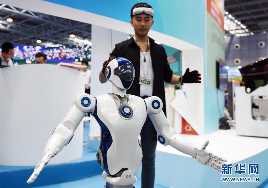 (新華全媒頭條·圖文互動)(5)領(lǐng)航新時代中國經(jīng)濟航船——從中央財經(jīng)領(lǐng)導(dǎo)小組會議看以習(xí)近平同志為核心的黨中央駕馭中國經(jīng)濟