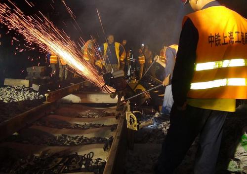 中國高寒地區(qū)最長(zhǎng)快速鐵路哈佳鐵路全線貫通