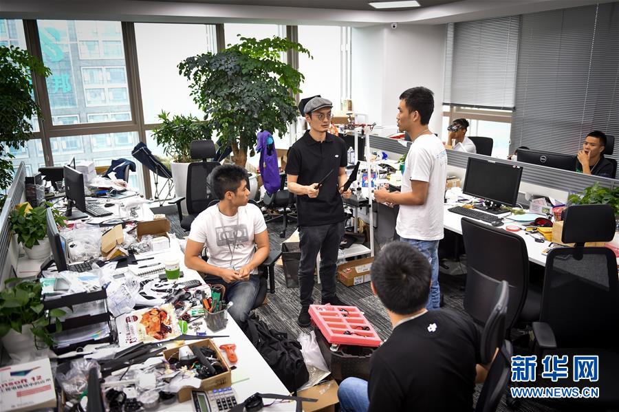 (新華全媒頭條·壯闊東方潮 奮進新時代——慶祝改革開放40年·圖文互動)(7)從追趕時代到引領(lǐng)時代——從深圳發(fā)展奇跡看中國改革開放40年