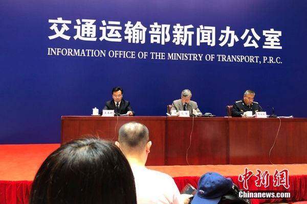 交通運輸部6月份例行新聞發(fā)布會現(xiàn)場。 程春雨 攝