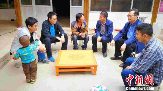 青海扶貧&ldquo;第一書(shū)記&rdquo;：為貧困山區(qū)孩子圓了&ldquo;上學(xué)夢(mèng)&rdquo;