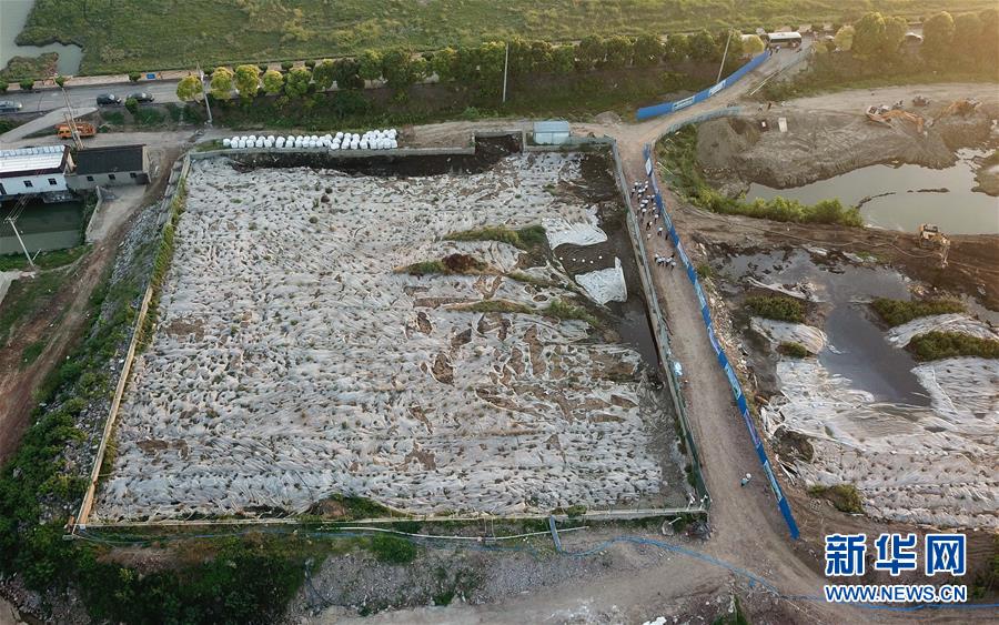 （新華視點(diǎn)&middot;圖文互動(dòng)）（1）中央督察兩年有的絲毫未改，有的不減反增&mdash;&mdash;江蘇泰興數(shù)萬(wàn)噸化工廢料和污泥堆放長(zhǎng)江邊調(diào)查