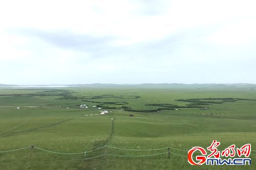 【新時(shí)代&middot;幸福美麗新邊疆】昔日紅色精神流入血脈 今朝邊疆處處開遍幸福花