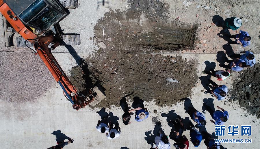 （圖文互動）（1）常州一工業(yè)園填埋化工廢料被舉報(bào)　相關(guān)嫌疑人已刑事拘留審查　 