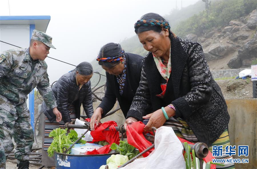 （圖文互動）（5）特寫：&ldquo;八一&rdquo;禮物，飛向云端哨所