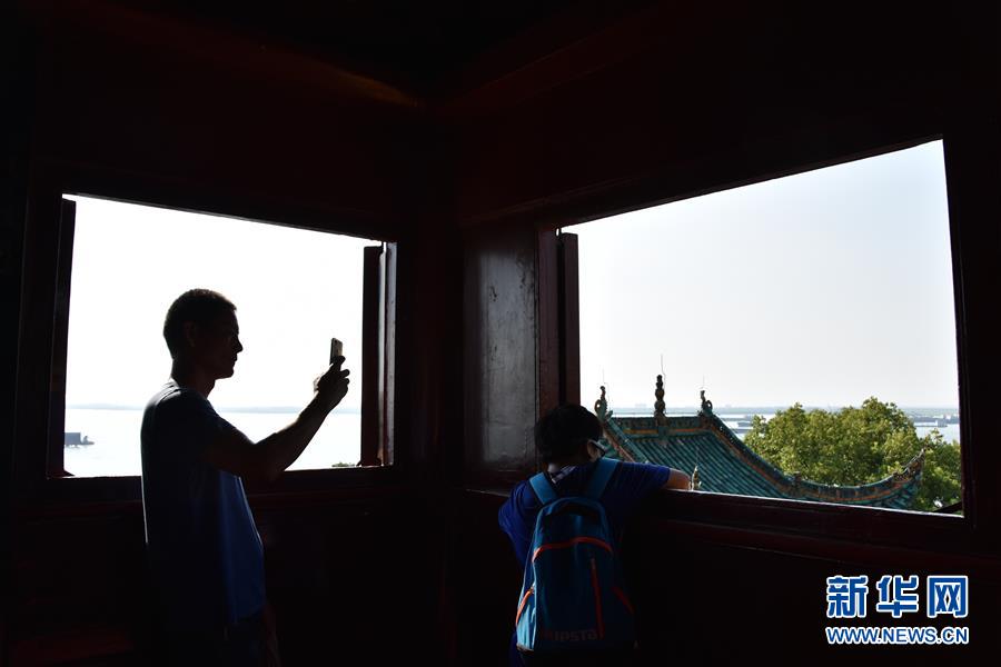 （大江奔流&mdash;&mdash;來自長江經(jīng)濟(jì)帶的報道&middot;圖文互動）（1）登岳陽樓，又見&ldquo;浩浩湯湯&rdquo;