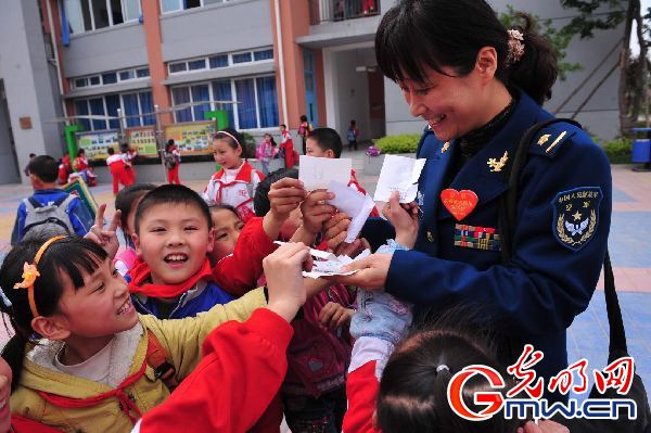 【我和軍隊(duì)的不解之緣】&ldquo;先是軍人，才是媽媽&rdquo;