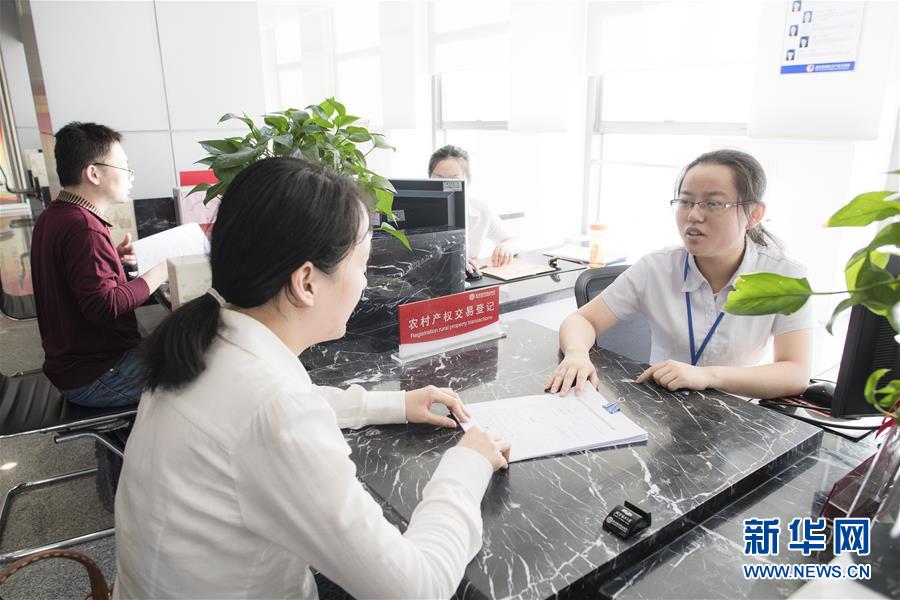 （圖文互動）（2）掃&ldquo;四風(fēng)&rdquo;之弊　興清新之風(fēng)&mdash;&mdash;武漢治理&ldquo;新衙門作風(fēng)&rdquo;觀察