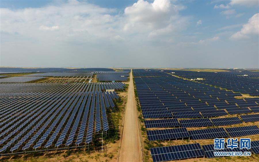 （新華全媒頭條&middot;在習(xí)近平新時(shí)代中國(guó)特色社會(huì)主義思想指引下&mdash;&mdash;新時(shí)代新作為新篇章&middot;圖文互動(dòng)）（6）綠富同興畫卷在沙海中鋪展&mdash;&mdash;庫布其沙漠生態(tài)治理紀(jì)實(shí)