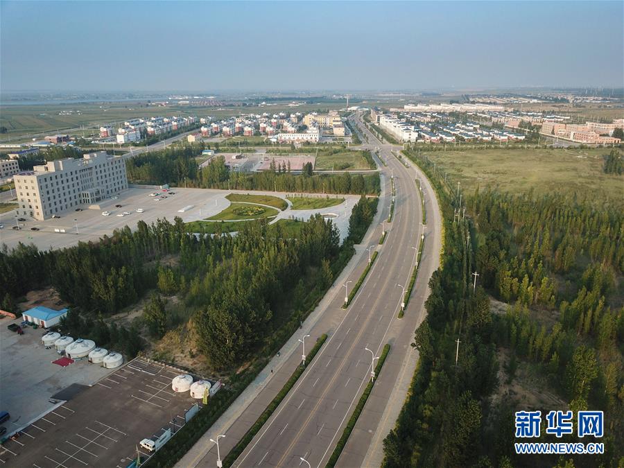 （新華全媒頭條&middot;在習(xí)近平新時(shí)代中國(guó)特色社會(huì)主義思想指引下&mdash;&mdash;新時(shí)代新作為新篇章&middot;圖文互動(dòng)）（8）綠富同興畫卷在沙海中鋪展&mdash;&mdash;庫布其沙漠生態(tài)治理紀(jì)實(shí)