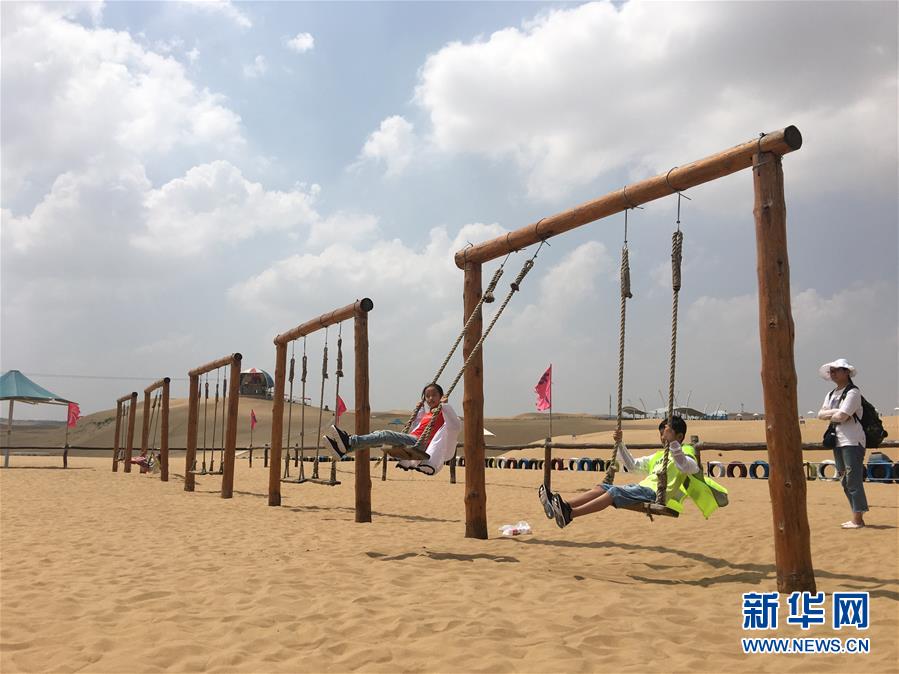 （新華全媒頭條&middot;在習(xí)近平新時(shí)代中國(guó)特色社會(huì)主義思想指引下&mdash;&mdash;新時(shí)代新作為新篇章&middot;圖文互動(dòng)）（11）綠富同興畫卷在沙海中鋪展&mdash;&mdash;庫布其沙漠生態(tài)治理紀(jì)實(shí)