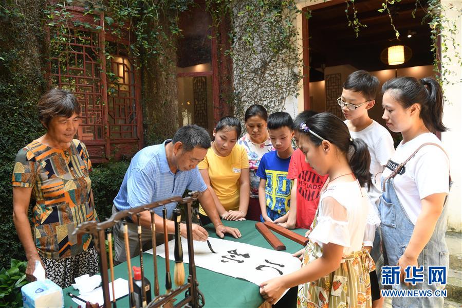 （新華全媒頭條&middot;聚焦鄉(xiāng)村振興戰(zhàn)略規(guī)劃&middot;圖文互動）（10）推進(jìn)鄉(xiāng)村振興的行動指南&mdash;&mdash;解讀鄉(xiāng)村振興戰(zhàn)略首個五年規(guī)劃亮點