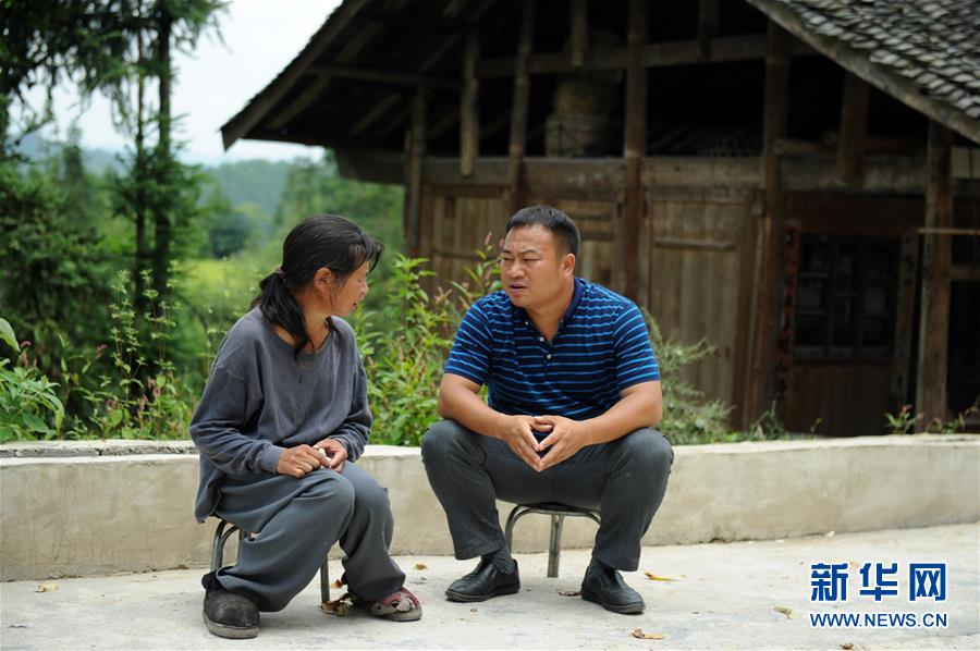 （在習(xí)近平新時(shí)代中國(guó)特色社會(huì)主義思想指引下&mdash;&mdash;新時(shí)代新作為新篇章&middot;圖文互動(dòng)）（4）三年村干部 一世農(nóng)村情&mdash;&mdash;記貴州石阡農(nóng)村扶貧干部