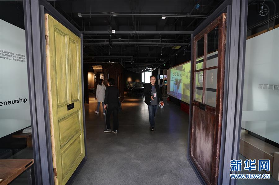 （新華全媒頭條&middot;圖文互動(dòng)）（9）奔跑吧，中關(guān)村！&mdash;&mdash;寫在習(xí)近平總書記率領(lǐng)中央政治局到中關(guān)村集體學(xué)習(xí)5周年之際