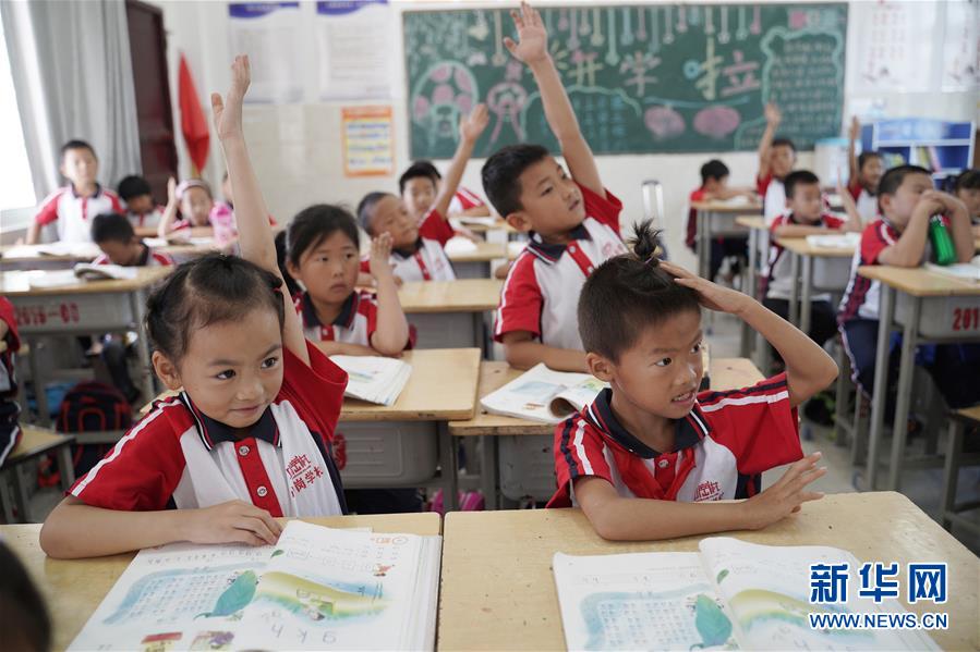 （新華全媒頭條&middot;壯闊東方潮　奮進(jìn)新時(shí)代&mdash;&mdash;慶祝改革開放40年&middot;圖文互動(dòng)）（5）小崗，與時(shí)代同行&mdash;&mdash;&ldquo;中國農(nóng)村改革第一村&rdquo;40年變遷的改革啟示