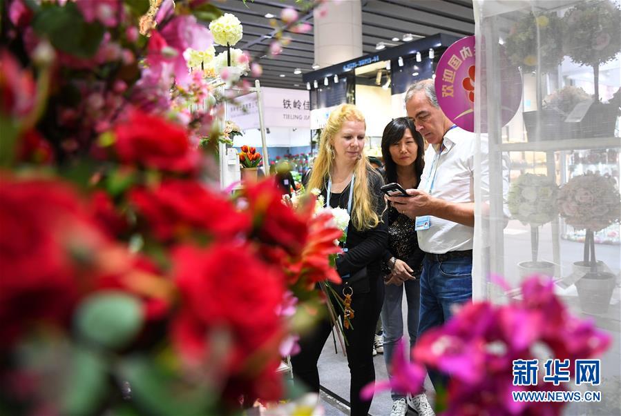 (新華全媒頭條·圖文互動)(2)揮寫中國與世界交融發(fā)展新畫卷——以習(xí)近平同志為核心的黨中央引領(lǐng)中國深層次全方位開放紀(jì)實