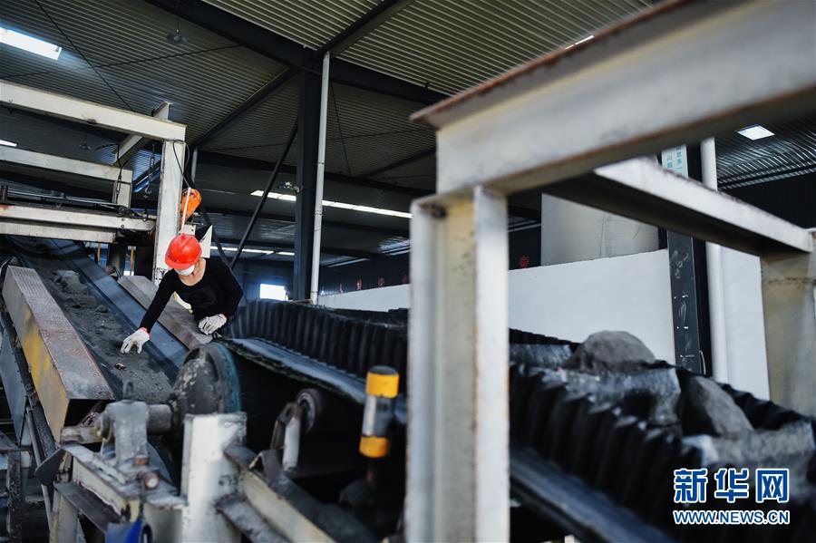 (在習(xí)近平新時(shí)代中國特色社會(huì)主義思想指引下·慶祝改革開放40周年·綠色發(fā)展·圖文互動(dòng))(4)吹盡狂沙始到金——綠色發(fā)展之“金”的故事