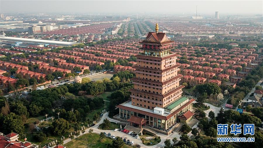 （慶祝改革開放40周年基層行&middot;村莊篇&middot;圖文互動）（2）&ldquo;第一村&rdquo;華西：住房、樓宇刻畫發(fā)展&ldquo;年輪&rdquo;