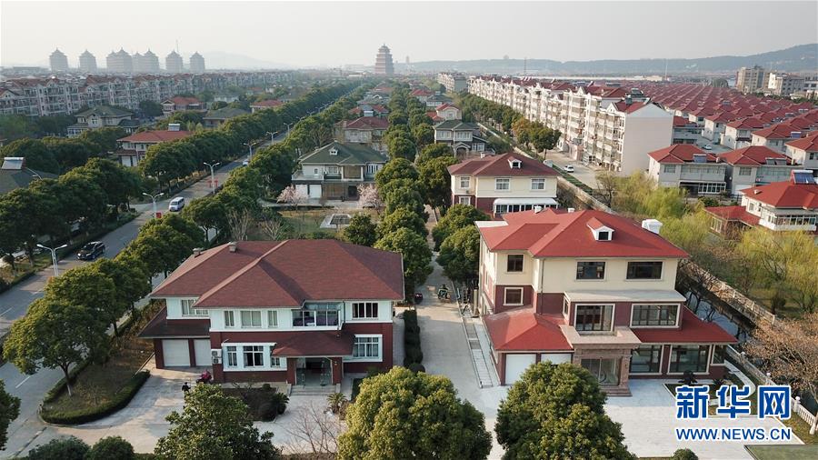 （慶祝改革開放40周年基層行&middot;村莊篇&middot;圖文互動）（3）&ldquo;第一村&rdquo;華西：住房、樓宇刻畫發(fā)展&ldquo;年輪&rdquo;