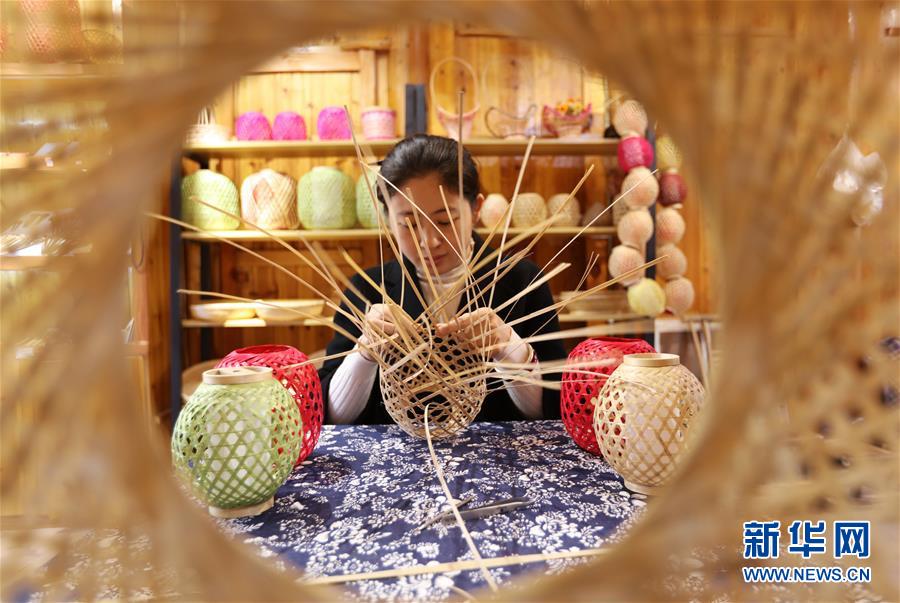 (在習(xí)近平新時(shí)代中國特色社會(huì)主義思想指引下·慶祝改革開放40周年)(新華全媒頭條·圖文互動(dòng))(3)在改革開放大潮中砥礪奮進(jìn)——新時(shí)代踐行新發(fā)展理念紀(jì)行