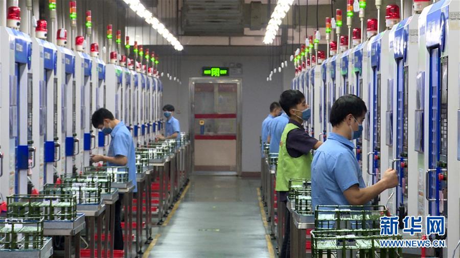 (慶祝改革開放40周年基層行·鄉(xiāng)鎮(zhèn)篇·圖文互動(dòng))(2)東莞長安鎮(zhèn):田塘里“飛”出的智能“機(jī)”地