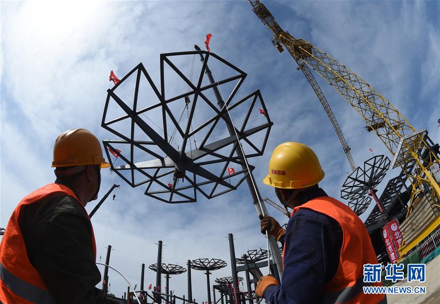 （新華全媒頭條&middot;圖文互動(dòng)）（2）領(lǐng)航！向著高質(zhì)量發(fā)展堅(jiān)定前行&mdash;&mdash;以習(xí)近平同志為核心的黨中央引領(lǐng)中國(guó)經(jīng)濟(jì)發(fā)展述評(píng)