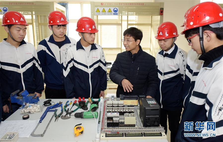 （新華全媒頭條&middot;個稅專項附加扣除&middot;圖文互動）（2）深化個稅改革的關(guān)鍵一步&mdash;&mdash;聚焦個稅專項附加扣除暫行辦法