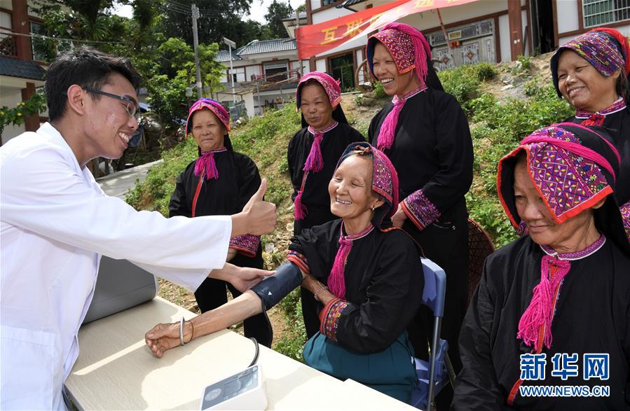 (奮進(jìn)新時代·迎接兩會)(6)共享發(fā)展——向共同富裕方向穩(wěn)步前進(jìn)