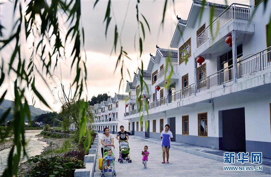 (奮進(jìn)新時(shí)代·迎接兩會(huì))(9)共享發(fā)展——向共同富裕方向穩(wěn)步前進(jìn)