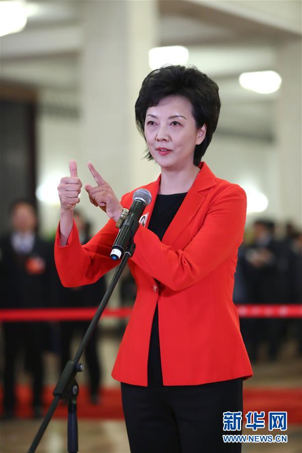 （兩會(huì)&middot;政協(xié)開(kāi)幕）（8）全國(guó)政協(xié)委員接受采訪