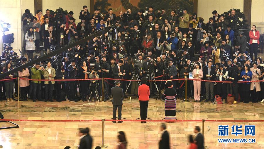 （兩會(huì)&middot;政協(xié)開幕）（16）全國政協(xié)委員接受采訪