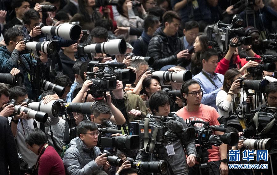 （兩會(huì)&middot;人大開(kāi)幕&middot;XHDW）（6）十三屆全國(guó)人大一次會(huì)議在京開(kāi)幕