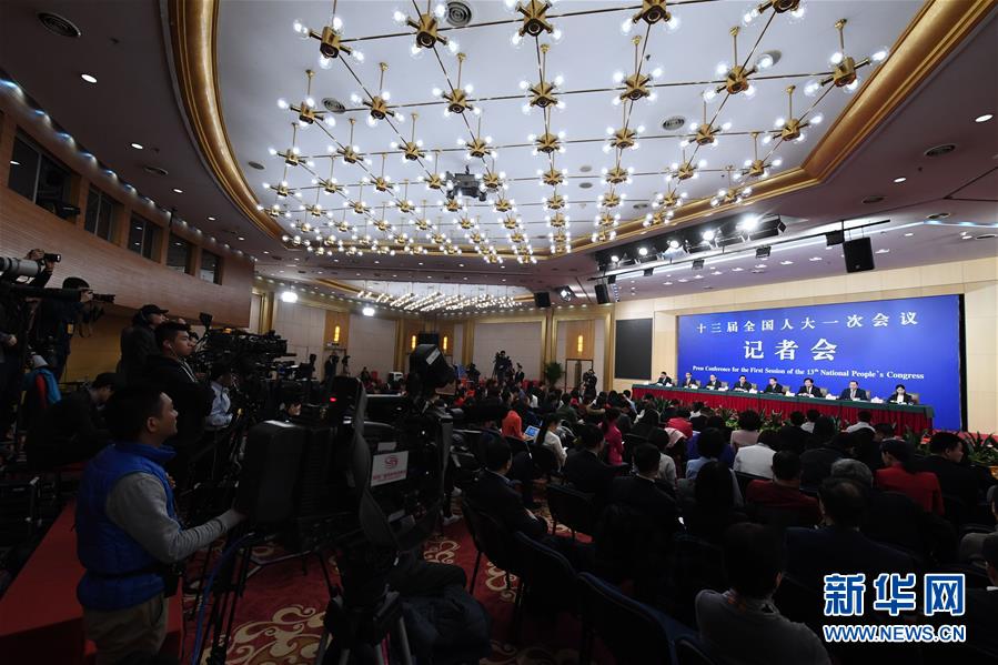 （兩會&middot;XHDW）（2）全國人大相關(guān)負責(zé)人就&ldquo;人大監(jiān)督工作&rdquo;答記者問