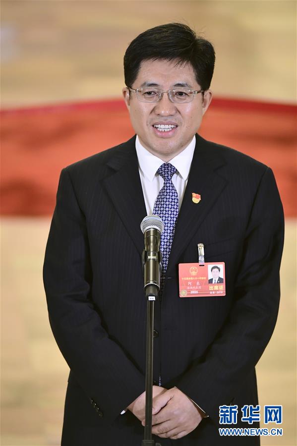 （兩會(huì)&middot;XHDW）（1）全國(guó)人大代表接受采訪