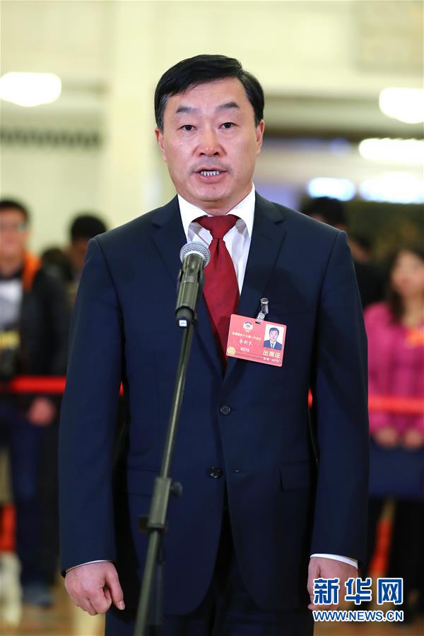 （兩會(huì)&middot;XHDW）（11）全國(guó)政協(xié)委員接受采訪
