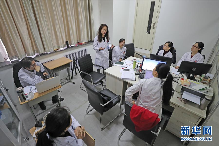 (兩會(huì)·基層代表履職故事)(6)全國(guó)人大代表李潞:承載生命囑托 堅(jiān)守醫(yī)生職責(zé)