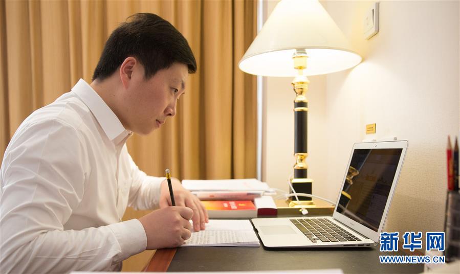 （兩會&middot;基層代表履職故事）（2）全國人大代表楊飛飛：讓農(nóng)民工有更好的職業(yè)上升通道